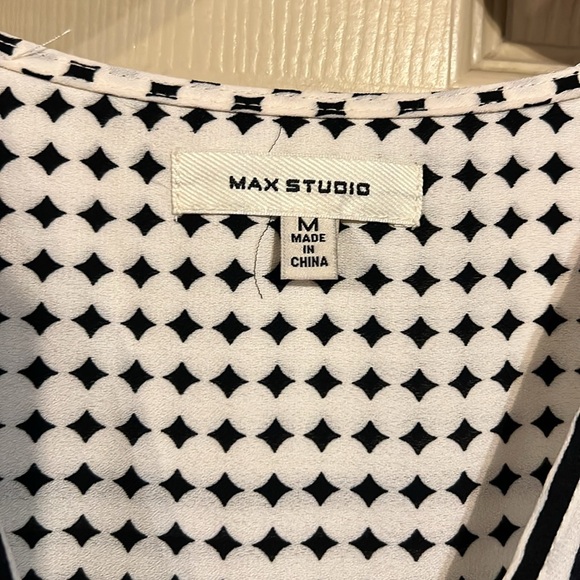 Max Studio long sleeve blouse size M - Picture 3 of 4